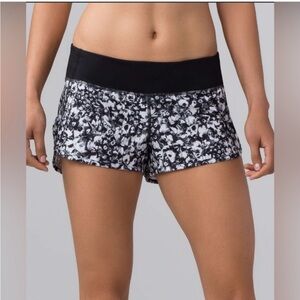 Lululemon Speed Short (4-way Stretch 2.5") Mash Up White Black / Black Sz 8